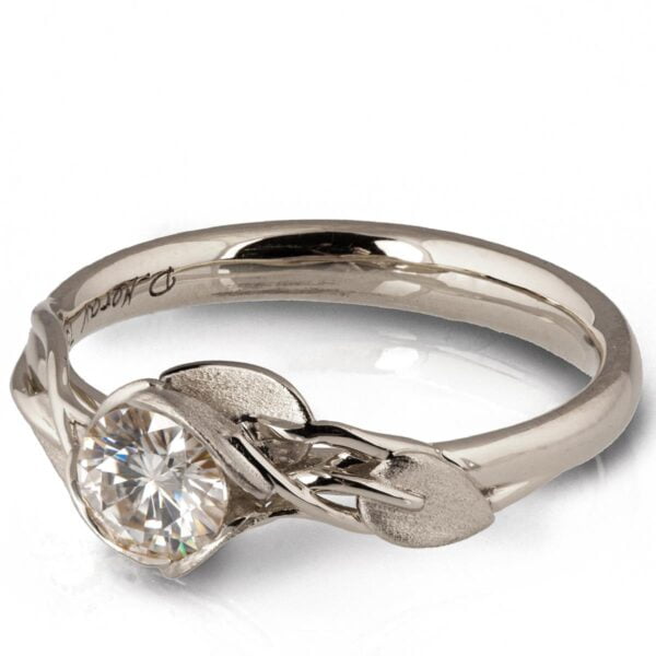 טבעת אירוסין משובצת יהלום בעיצוב עלים אלגנטי בזהב לבן LEAVES #6 טבעות אירוסין