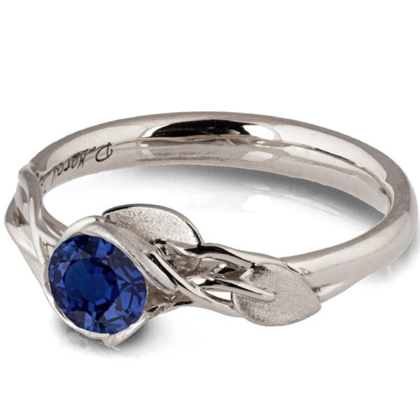 טבעת אירוסין בהשראת הטבע עשויה פלטינה ומשובצת אבן ספיר LEAVES #6 טבעות אירוסין