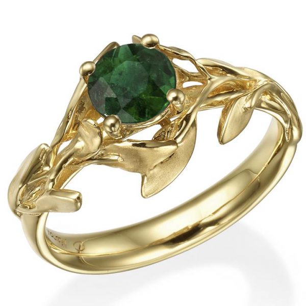 טבעת מעוטרת עלים עשויה זהב צהוב ומשובצת אמרלד – Leaves #4 טבעות אירוסין