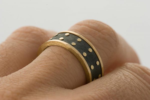 טבעת בעיצוב ארכיטקטוני עשויה זהב צהוב וכסף – BNG #4 טבעות נישואין