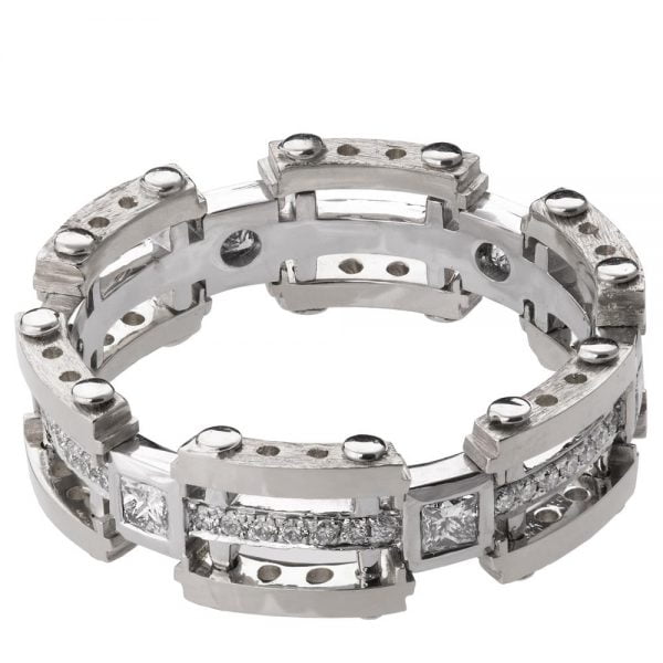טבעת בעיצוב ארכיטקטוני עשויה פלטינה ומשובצת יהלומים – BNG #7 טבעות נישואין