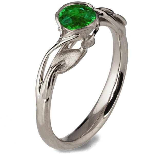 טבעת עלים בהשראת הטבע עשויה זהב לבן ומשובצת אבן אמרלד LEAVES #6 טבעות אירוסין