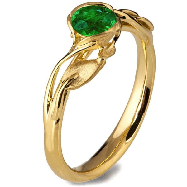 טבעת עלים בהשראת הטבע עשויה זהב צהוב ומשובצת אבן אמרלד LEAVES #6 טבעות אירוסין