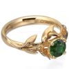טבעת מעוטרת עלים עשויה זהב אדום ומשובצת אמרלד – Leaves #4 טבעות אירוסין