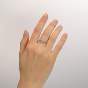 טבעת נישואין בעיצוב עלים עדין מפלטינה #LEAVES1 טבעות נישואין