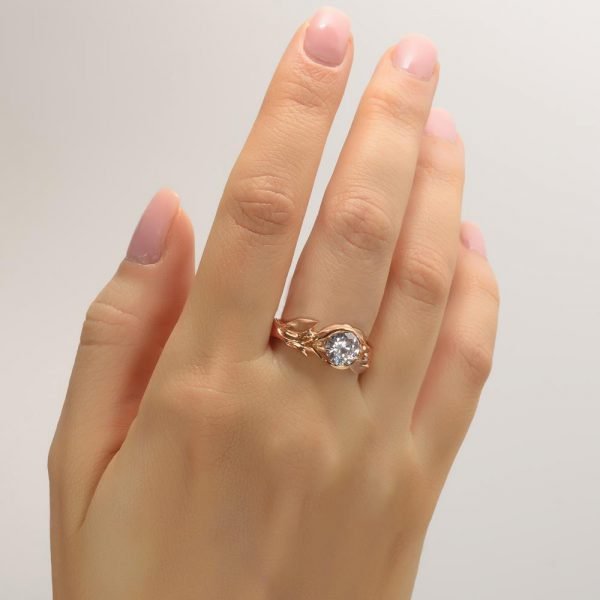 טבעת עלים עשויה זהב אדום ומשובצת מואסניט – Leaves #10 טבעות אירוסין