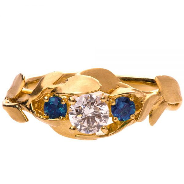 טבעת עלים משובצת יהלום לצד ספירים עשויה זהב צהוב #LEAVES8 טבעות אירוסין