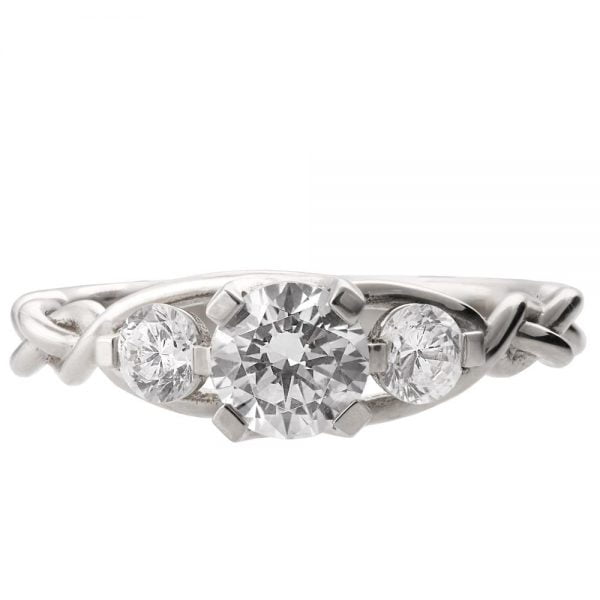 טבעת אירוסין בעיצוב קלוע משובצת ביהלומים עשויה פלטינה Braided #7 טבעות אירוסין