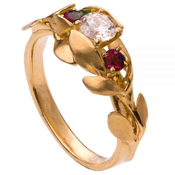 טבעת עלים בעבודת יד משובצת יהלום מרכזי לצד רובינים עשויה זהב צהוב #LEAVES8 טבעות אירוסין