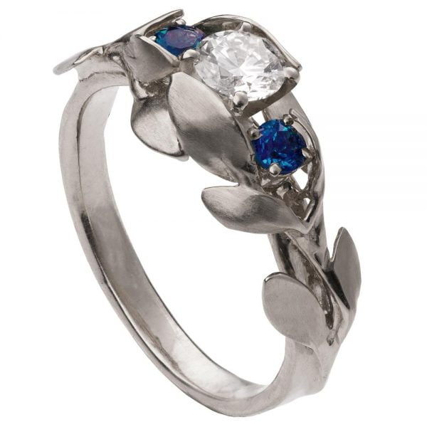 טבעת עלים משובצת יהלום לצד ספירים עשויה פלטינה #LEAVES8 טבעות אירוסין