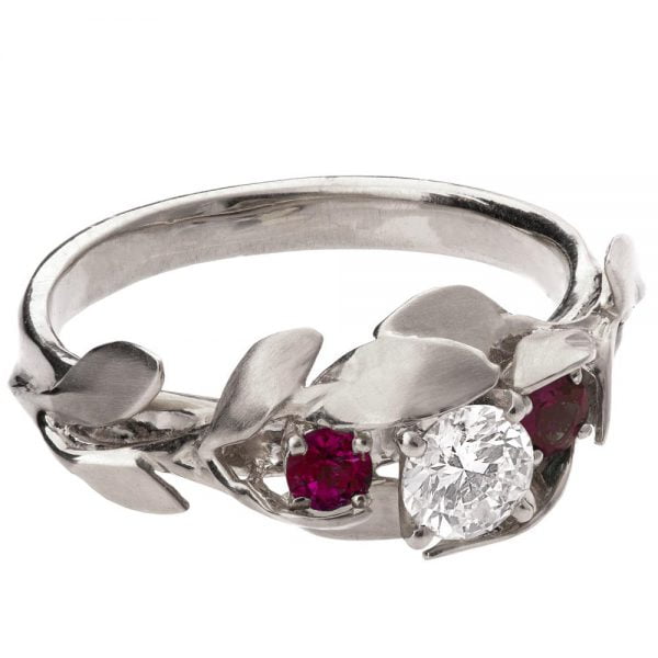 טבעת עלים מפלטינה משובצת מואסניט ורובי  Leaves #8 טבעות אירוסין