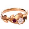 טבעת עלים בעבודת יד משובצת יהלום מרכזי לצד רובינים עשויה זהב צהוב #LEAVES8 טבעות אירוסין