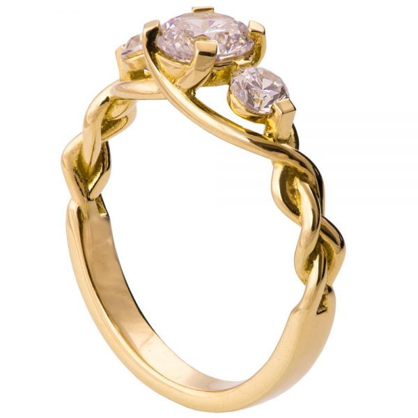 טבעת אירוסין קלועה מזהב צהוב משובצת מואסניט Braided 7 טבעות אירוסין