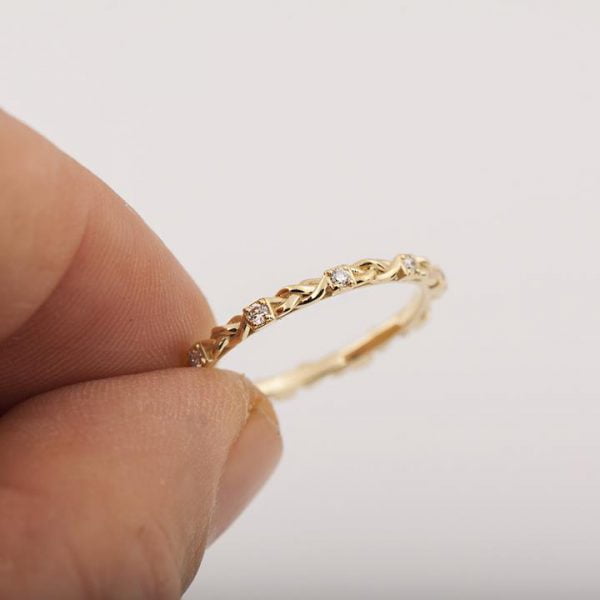 טבעת איטרניטי עשויה זהב לבן ומשובצת יהלומים Braided #E1 טבעות נישואין