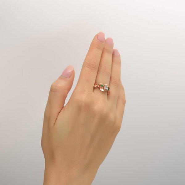 טבעת עלים מזהב אדום משובצת מואסניט Leaves #8 טבעות אירוסין