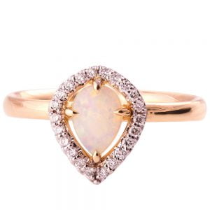 טבעת אירוסין משובצת אופל ויהלומים עשויה מזהב אדום ולבן opal5 טבעות אירוסין