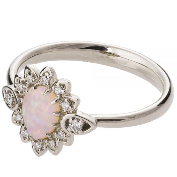 טבעת אופל מוקפת יהלומים מזהב לבן opal4 טבעות אירוסין
