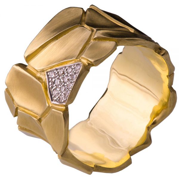 טבעת בהשראת הטבע עשויה זהב צהוב ומשובצת יהלומים 'אדמה סדוקה' Parched Earth #2D טבעות נישואין