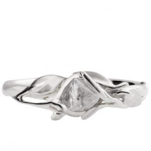 טבעת אירוסין בסגנון עלים משובצת יהלום גולמי עשויה פלטינה leaves#6 טבעות אירוסין