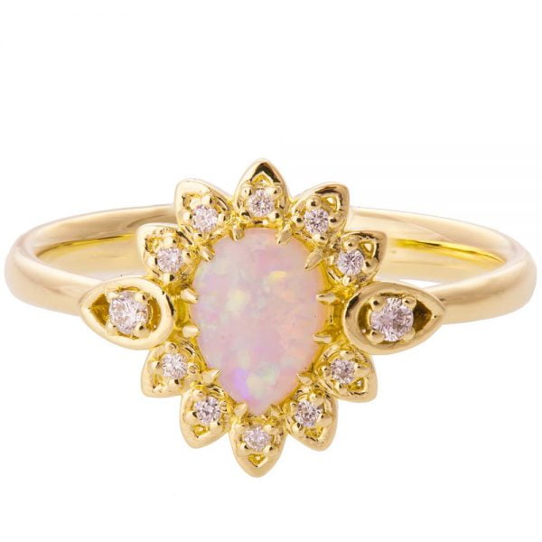 טבעת אופל מוקפת יהלומים מזהב צהוב opal4 טבעות אירוסין