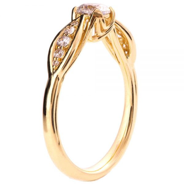 טבעת אירוסין קלאסית מזהב צהוב משובצת מואסניט ויהלומים ENG 15B טבעות אירוסין