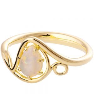 טבעת אירוסין טוויסט משובצת אופל עשויה זהב צהוב opal3 טבעות אירוסין