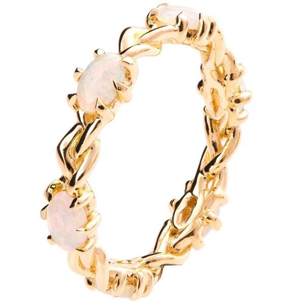 טבעת איטרניטי משובצת אופלים בסגנון צמה עשויה זהב צהוב #Braidedopal טבעות נישואין