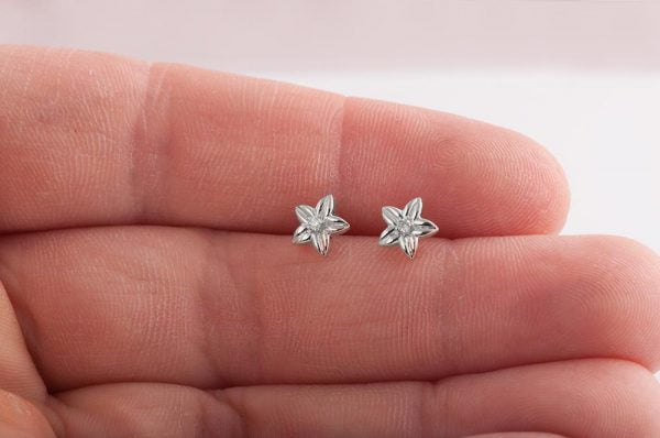 Flower Earrings Platinum and Diamonds Catalogue