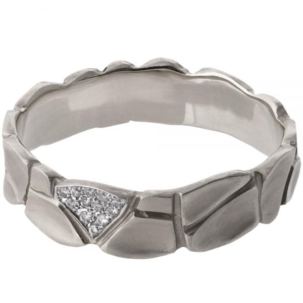 טבעת 'אדמה סדוקה' משובצת יהלומים עשויה זהב לבן Parched Earth #6D טבעות נישואין