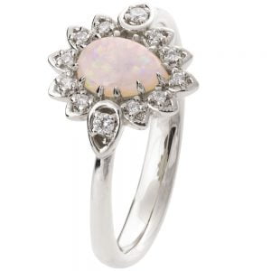 טבעת אופל מוקפת יהלומים מזהב לבן opal4 טבעות אירוסין
