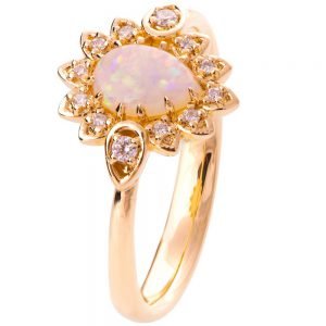 טבעת אופל מוקפת יהלומים מזהב אדום opal4 טבעות אירוסין