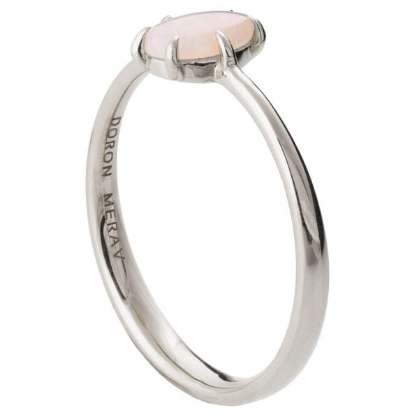 טבעת אירוסין מפלטינה סוליטר משובצת אופל טיפה אוסטרלי opal2 טבעות אירוסין