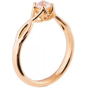 טבעת אירוסין קלאסית מזהב אדום משובצת מואסניט ENG 15 טבעות אירוסין