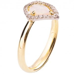 טבעת אירוסין משובצת אופל ויהלומים עשויה מזהב צהוב ולבן opal5 טבעות אירוסין