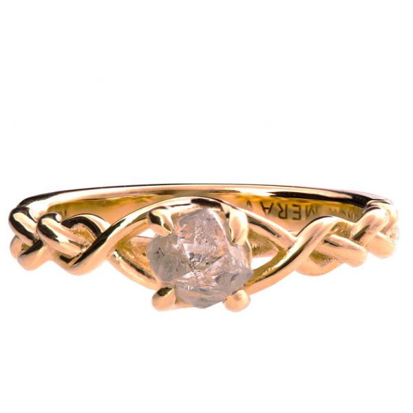 טבעת אירוסין בסגנון צמה קלועה משובצת ביהלום גולמי עשויה זהב אדום braided#2r טבעות אירוסין