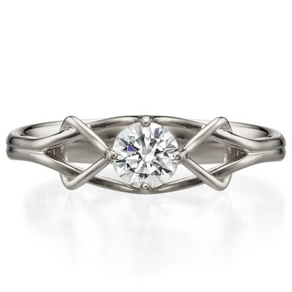 טבעת אירוסין בסגנון קלטי מפלטינה משובצת מואסניט ENG 10 טבעות אירוסין