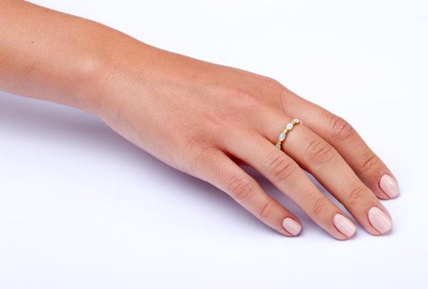 טבעת איטרניטי מזהב אדום משובצת אופלים ויהלומים opalete1 טבעות נישואין