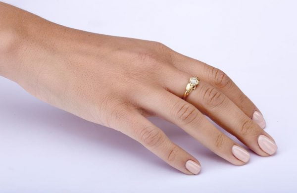 טבעת אירוסין בסגנון עלים משובצת יהלום גולמי עשויה זהב לבן leaves#6 טבעות אירוסין