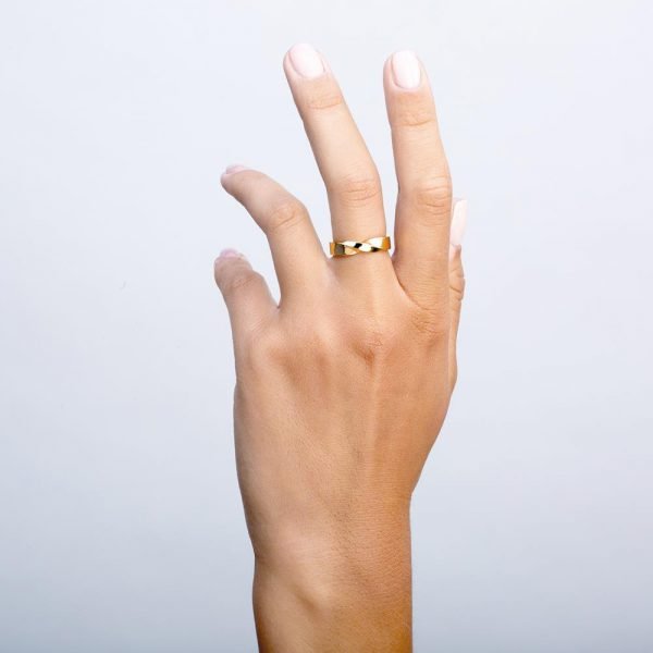 טבעת נישואין בסגנון מוביוס עשויה זהב אדום Mobius #4 טבעות נישואין