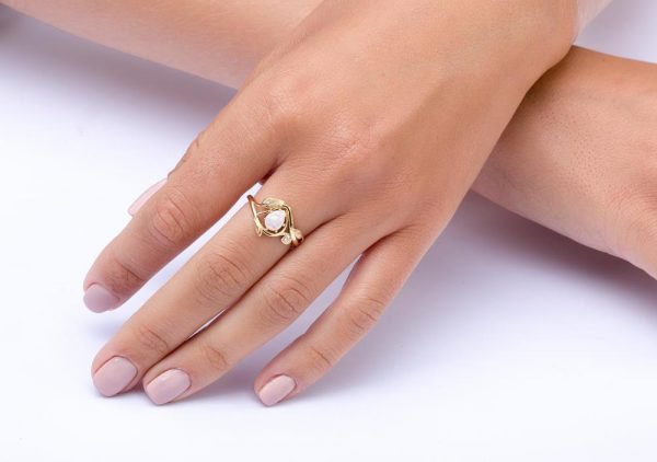 טבעת מזהב אדום משובצת אופל ויהלום בסגנון עלים #OPAL3LEAF טבעות אירוסין