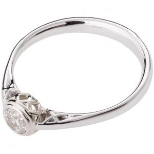 טבעת אירוסין מפלטינה משובצת מואסניט R017 טבעות אירוסין