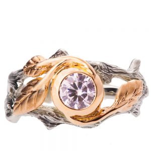 טבעת אירוסין בהשראת הטבע עשויה זהב לבן ואדום משובצת מואסניט – TWIG #8 טבעות אירוסין