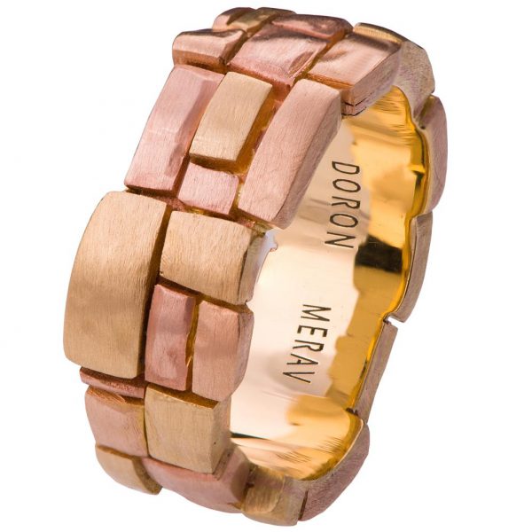 טבעת נישואין בסגנון ‘לבנים’ ייחודי עשויה בשילוב צבעי זהב בשיבוץ יהלומים Bricks #D טבעות נישואין