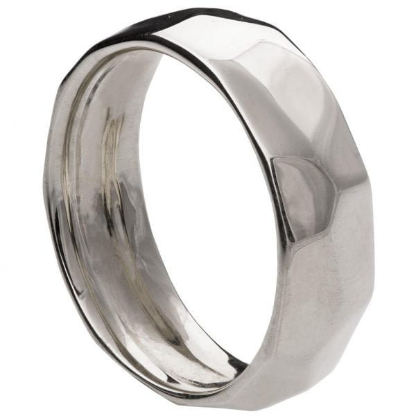 טבעת בטקסטורה מרוקעת עשויה פלטינה Hammered #1 טבעות נישואין
