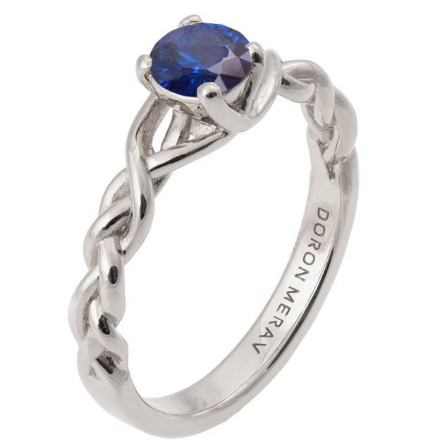 טבעת שזורה עשויה פלטינה משובצת באבן ספיר טבעית Braided#2 טבעות אירוסין