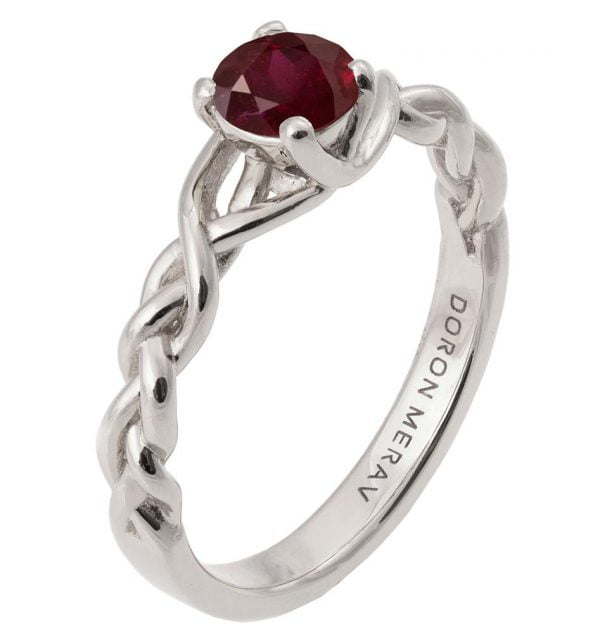 טבעת קלועה משובצת באבן רובי עשויה פלטינה Braided #2 טבעות אירוסין