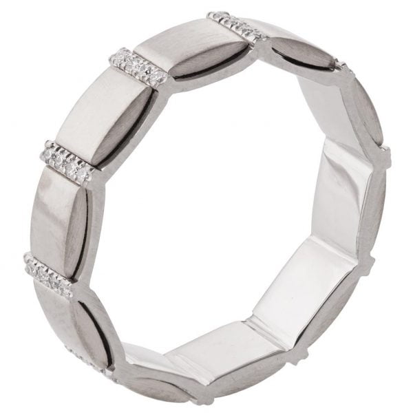 טבעת בעיצוב מודרני עשויה פלטינה ומשובצת יהלומים R015 טבעות נישואין