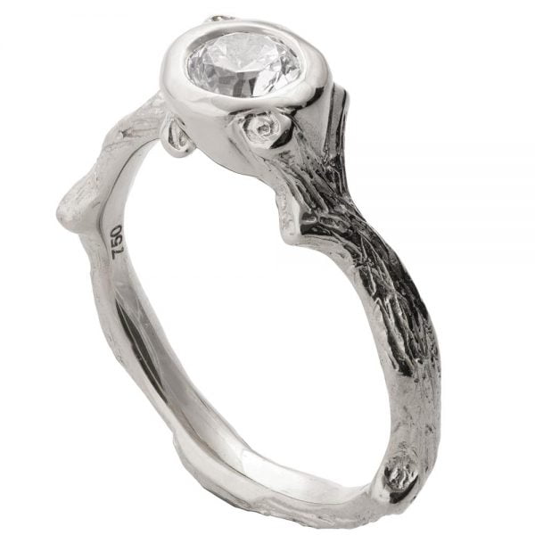 טבעת אירוסין בהשראת הטבע עשויה זהב לבן משובצת מואסניט – Twig #10 טבעות אירוסין
