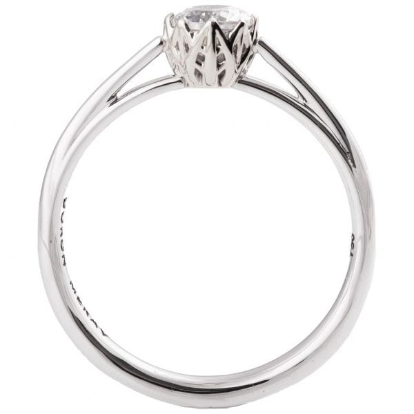 טבעת אירוסין מזהב לבן עם דוגמת עלים משובצת מואסניט R024 טבעות אירוסין