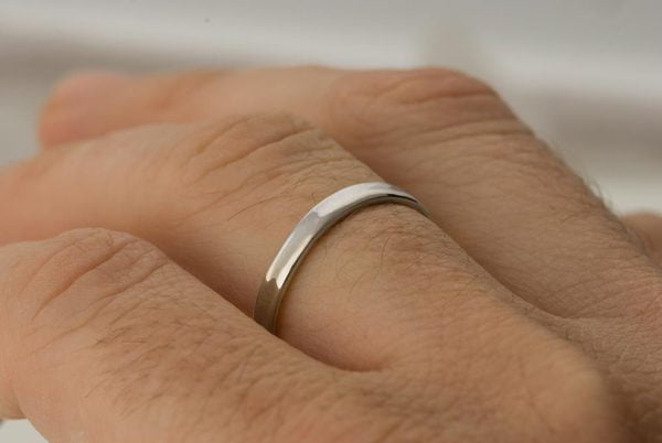 טבעת נישואין ‘סימפל’ פשוטה ואלגנטית עשויה זהב לבן Simple #2 טבעות נישואין